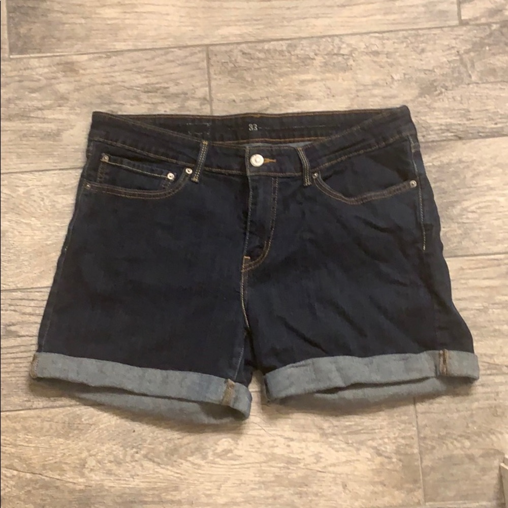 Levi’s dark rinse cuff short